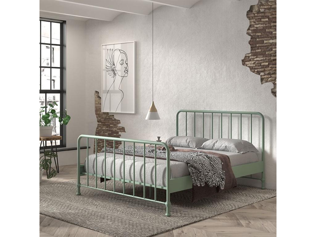 Green Metal Bed, 160 x 200 cm