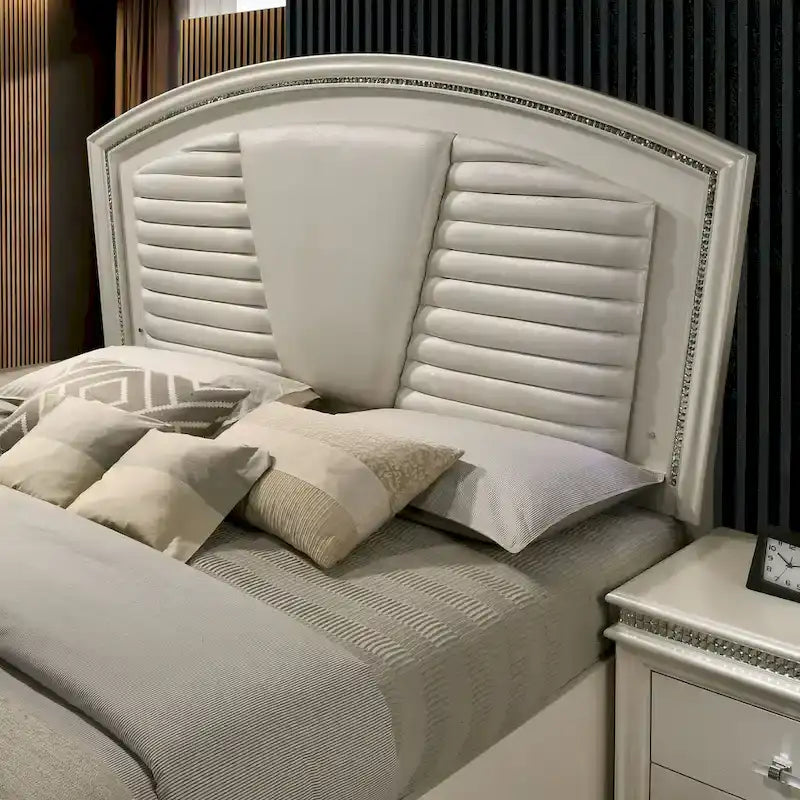 Xian Glam White Solid Wood 2-Piece Platform Bedroom Set with LED by Furniture of America